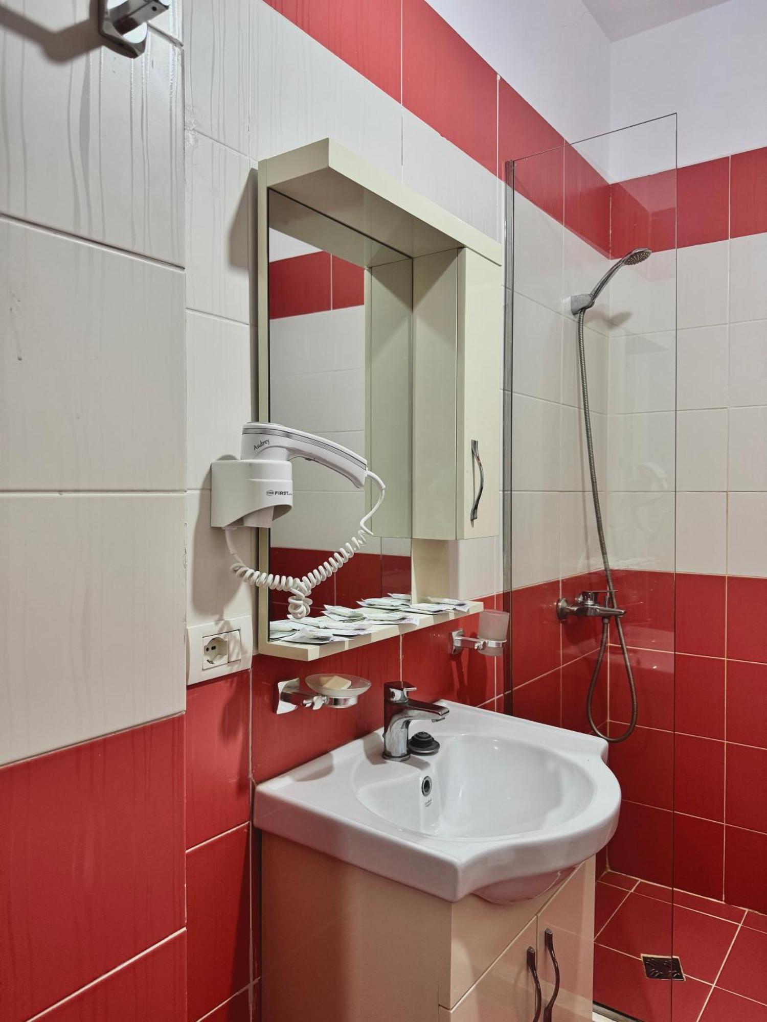 Fishland Seaside Hotel *